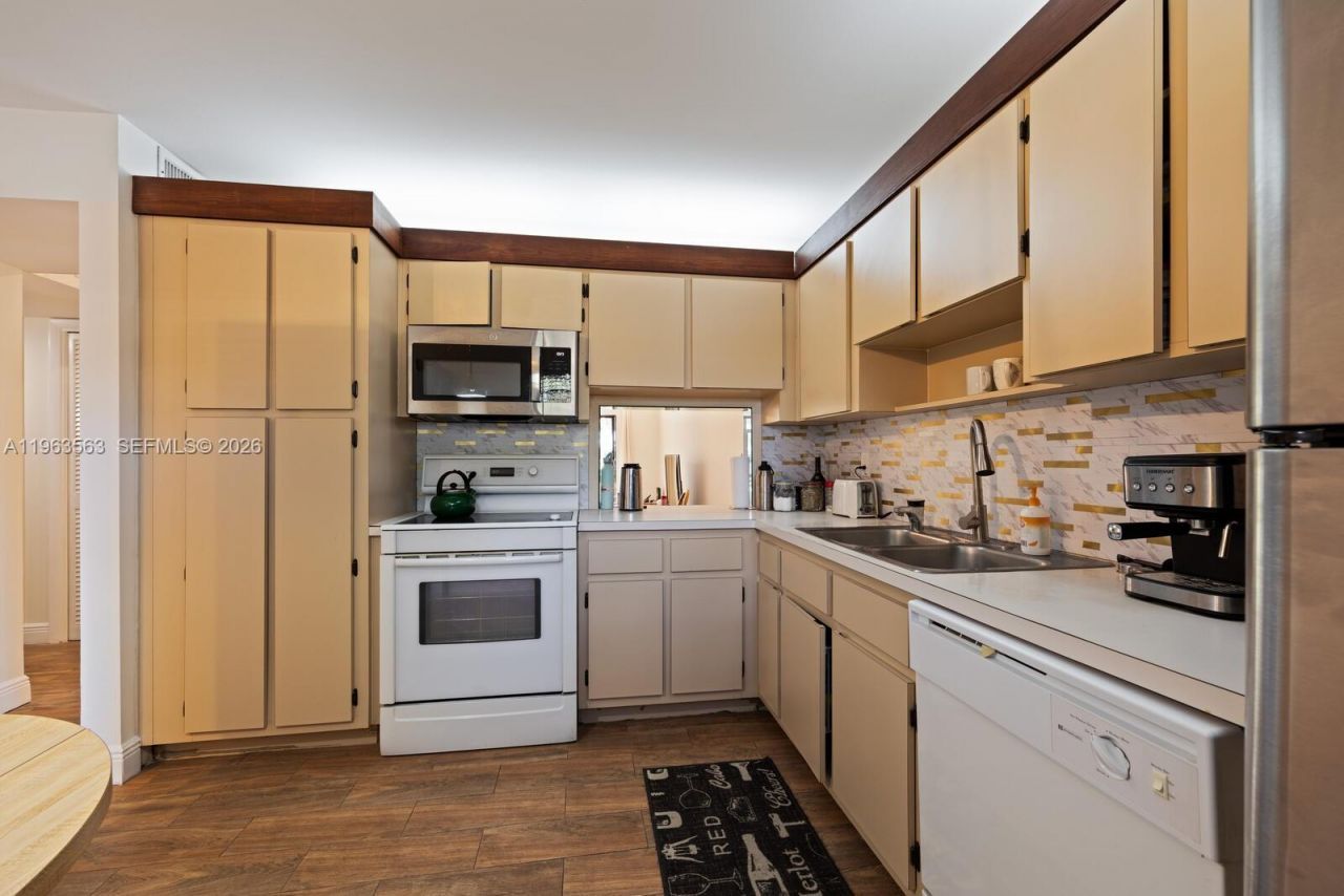 200 Gate Rd , Unit 102, Hollywood, FL 33024 Photo