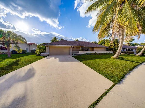 301 Knotty Wood Lane, Wellington, FL 33414