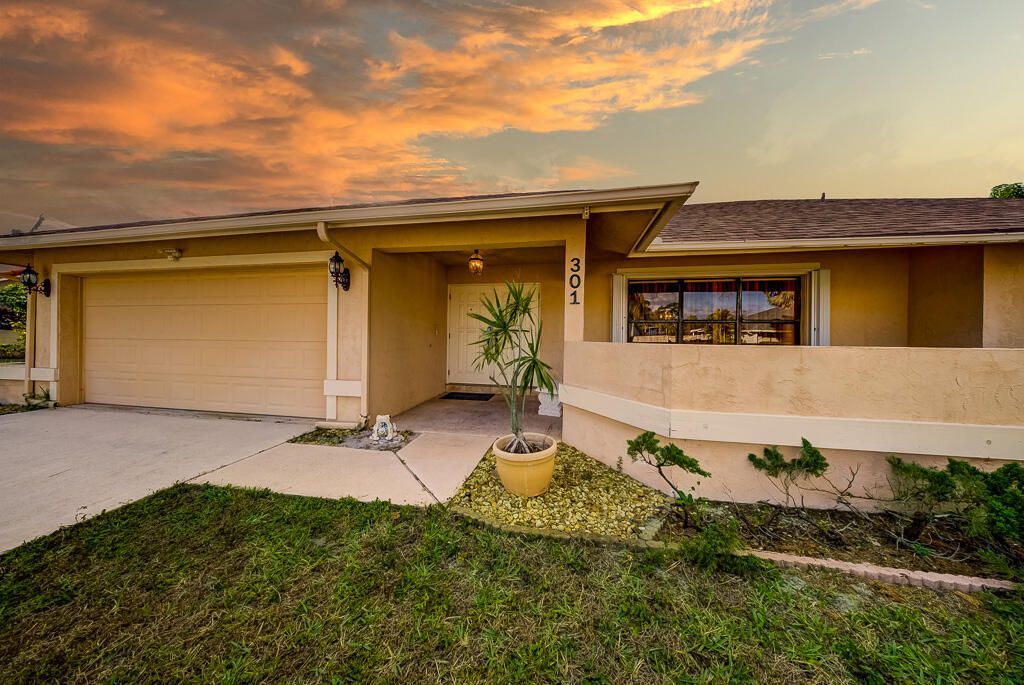 301 Knotty Wood Lane, Wellington, FL 33414 Photo