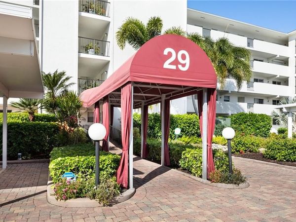 29 High Point CIR E, Unit 405, NAPLES, FL 34103