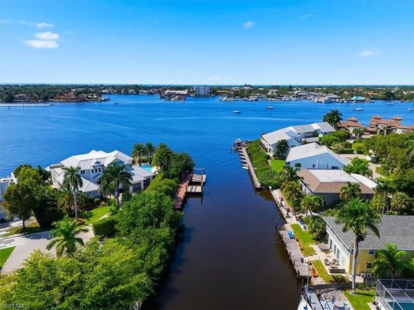 1360 Chesapeake AVE, NAPLES, FL 34102