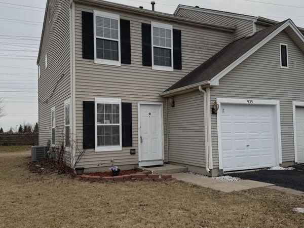 923 E SAVANNAH Drive, Romeoville, IL 60446