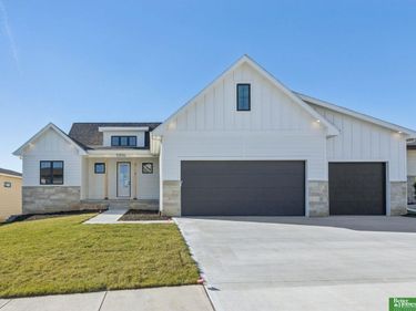 3306 S 212th Street, Elkhorn, NE 68022