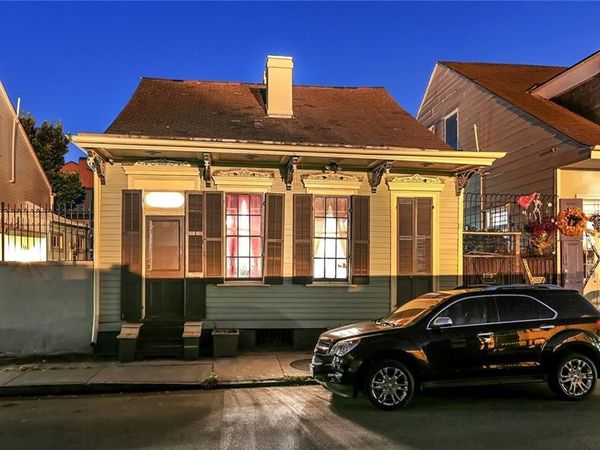 1030 BURGUNDY Street, New Orleans, LA 70116