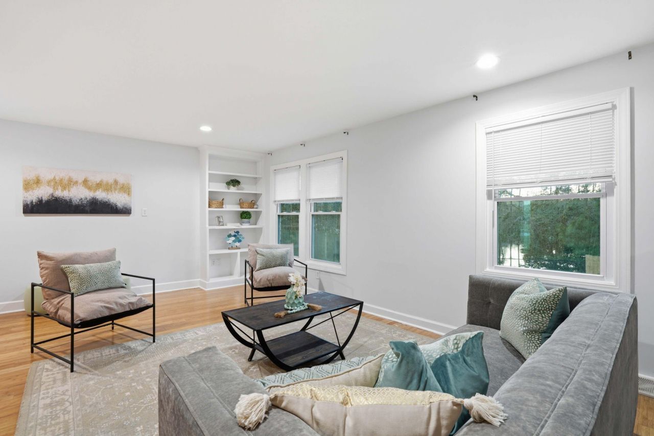 8517 Deerwood Drive Photo 3