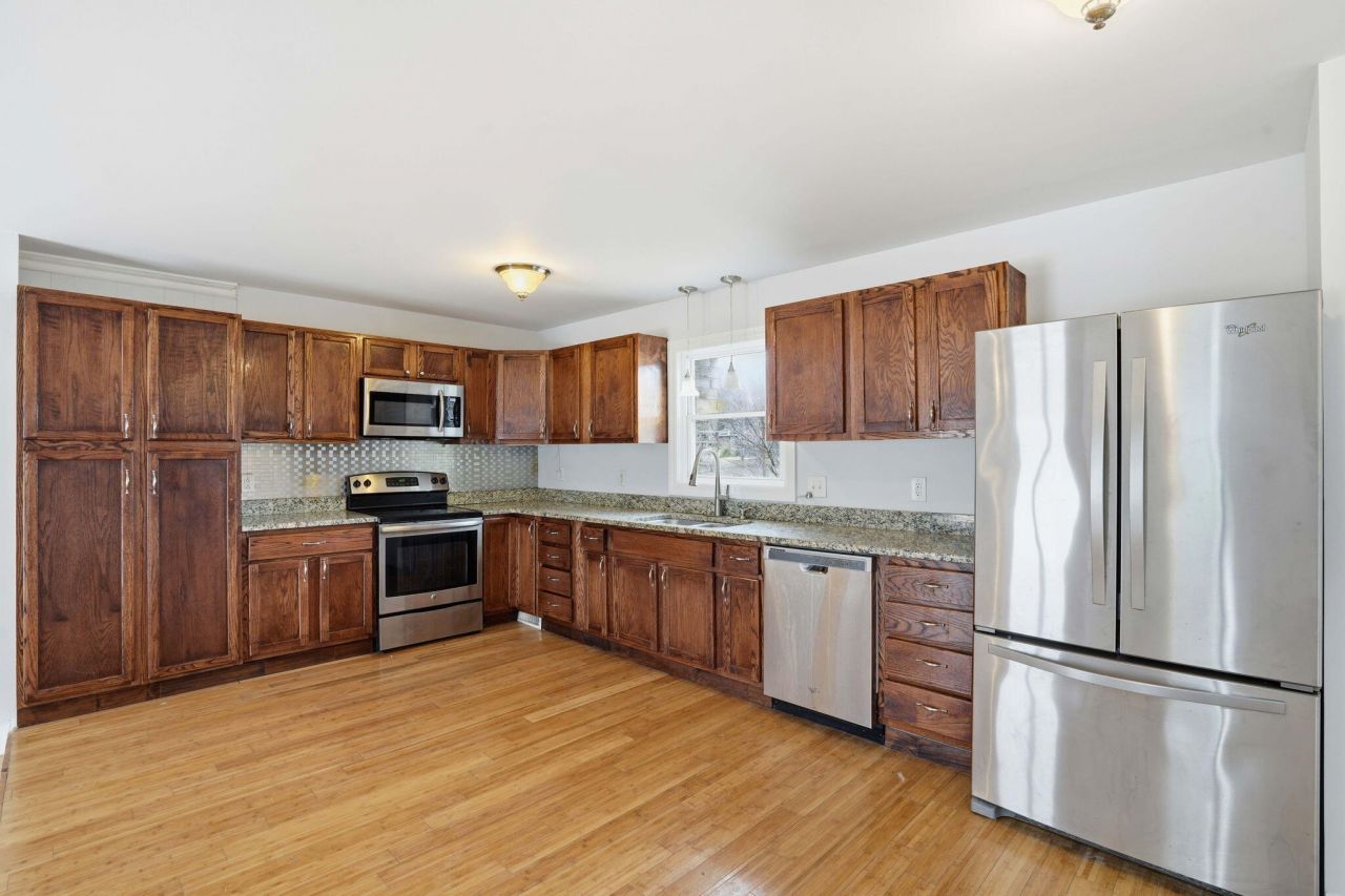 8517 Deerwood Drive Photo 5