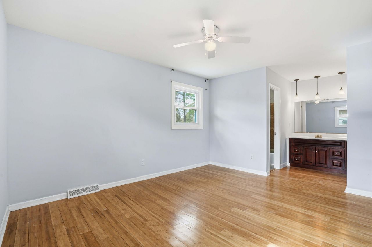 8517 Deerwood Drive Photo 9