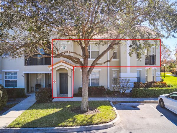 140 SW Peacock Boulevard, Unit 21-202, Port St. Lucie, FL 34986