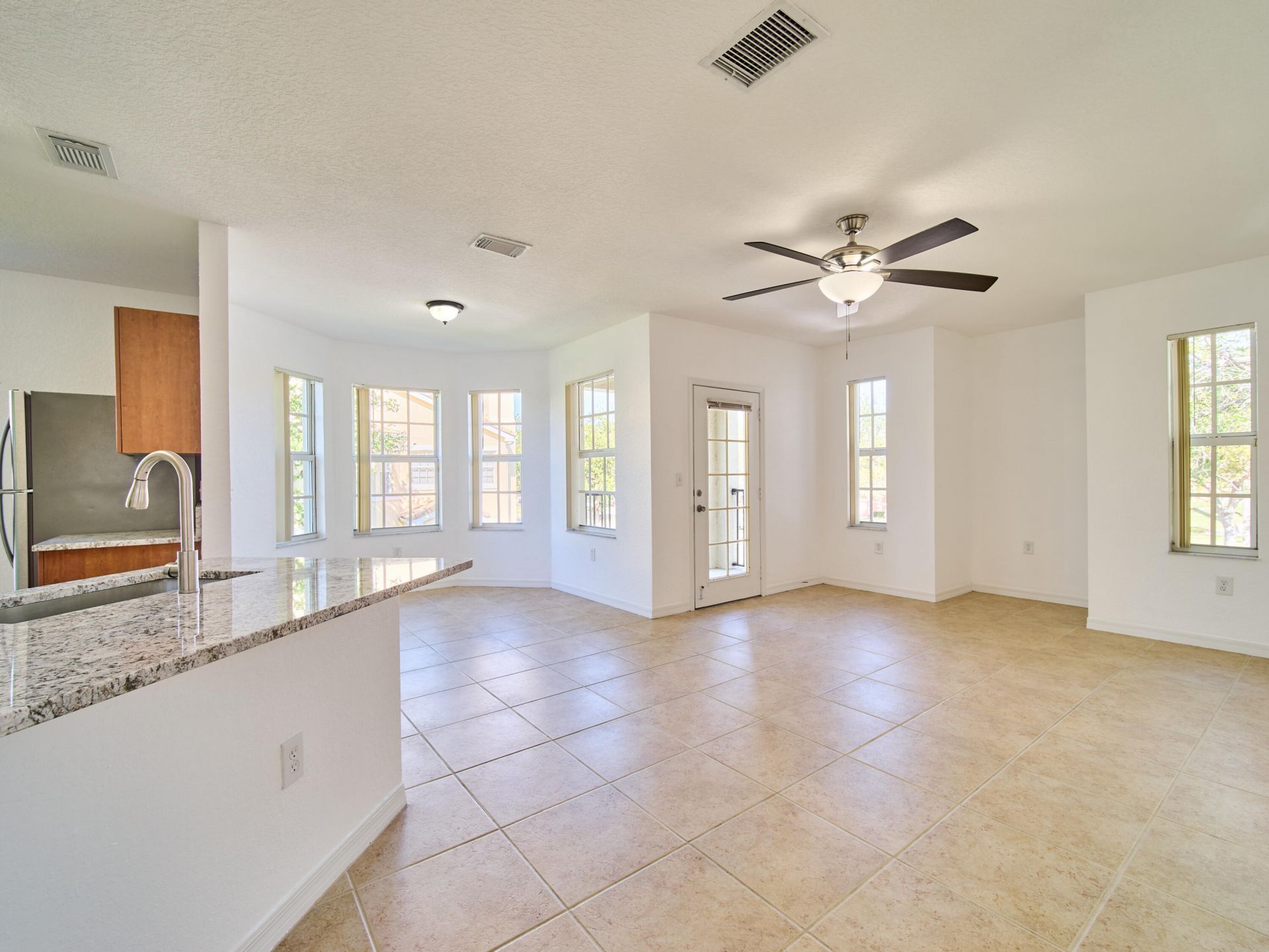 140 SW Peacock Boulevard, Unit 21-202, Port Saint Lucie, FL 34986 Photo