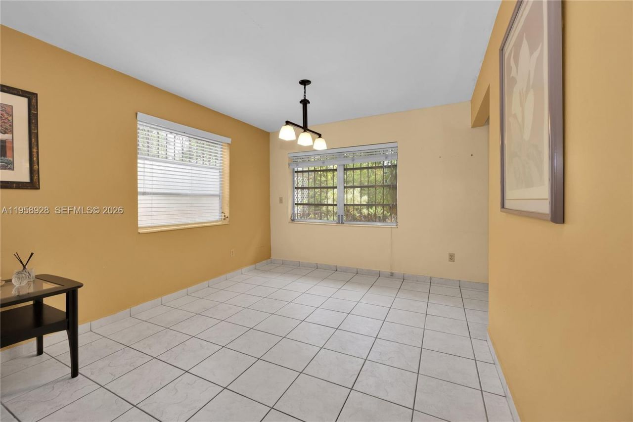 1025 SW 11th St, Miami, FL 33129 Photo