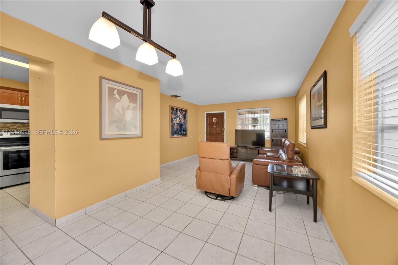 1025 SW 11th St, Miami, FL 33129 Photo