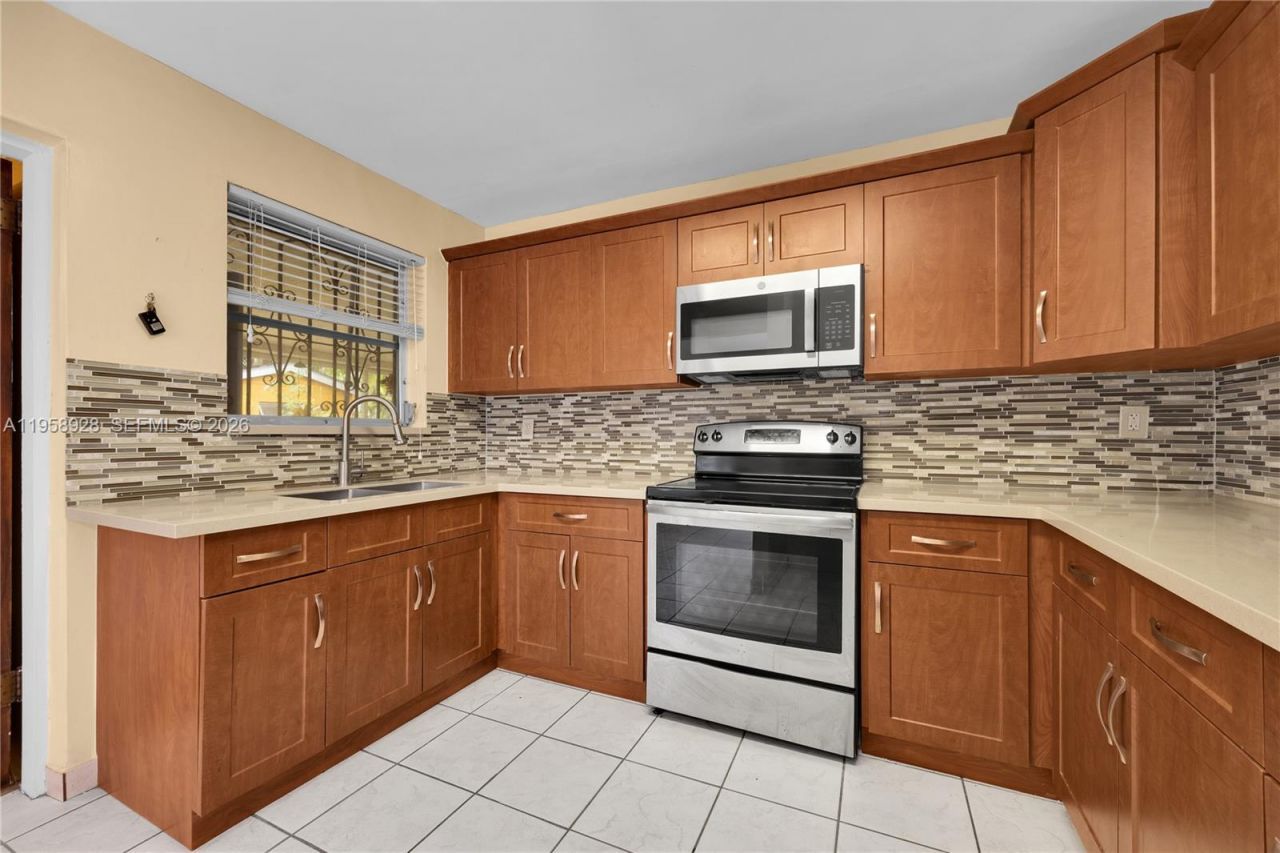 1025 SW 11th St, Miami, FL 33129 Photo