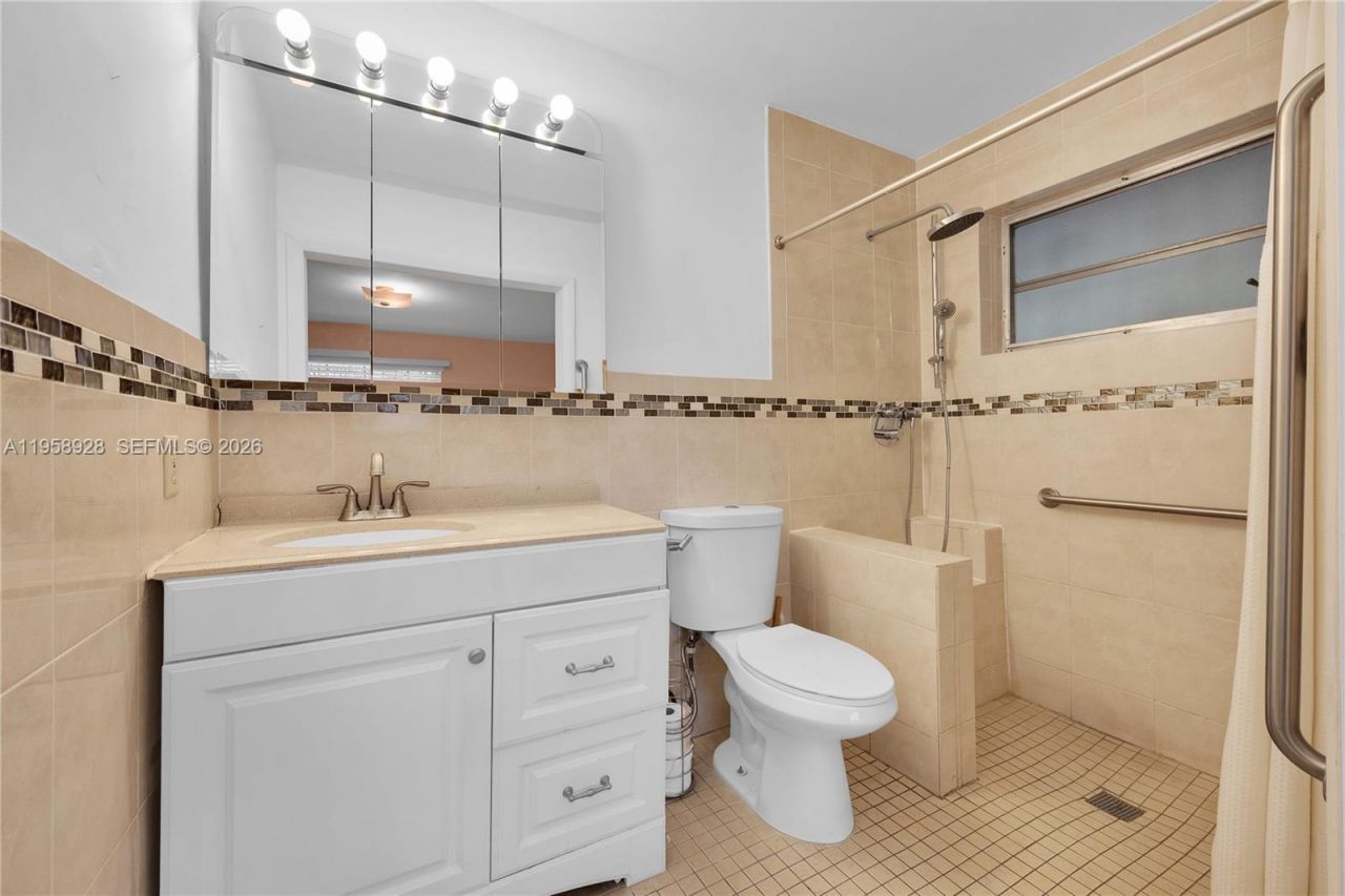 1025 SW 11th St, Miami, FL 33129 Photo