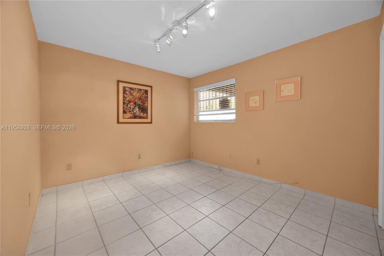 1025 SW 11th St, Miami, FL 33129 Photo