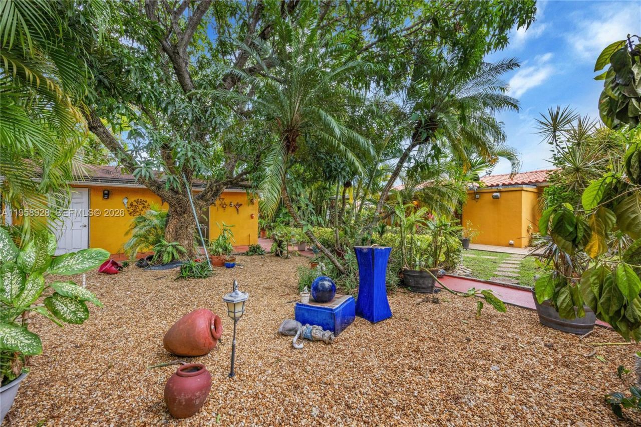 1025 SW 11th St, Miami, FL 33129 Photo