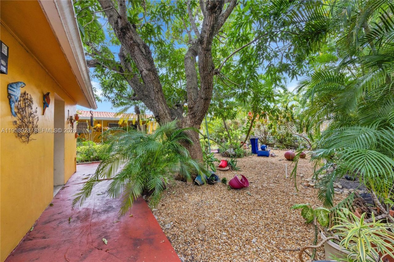 1025 SW 11th St, Miami, FL 33129 Photo