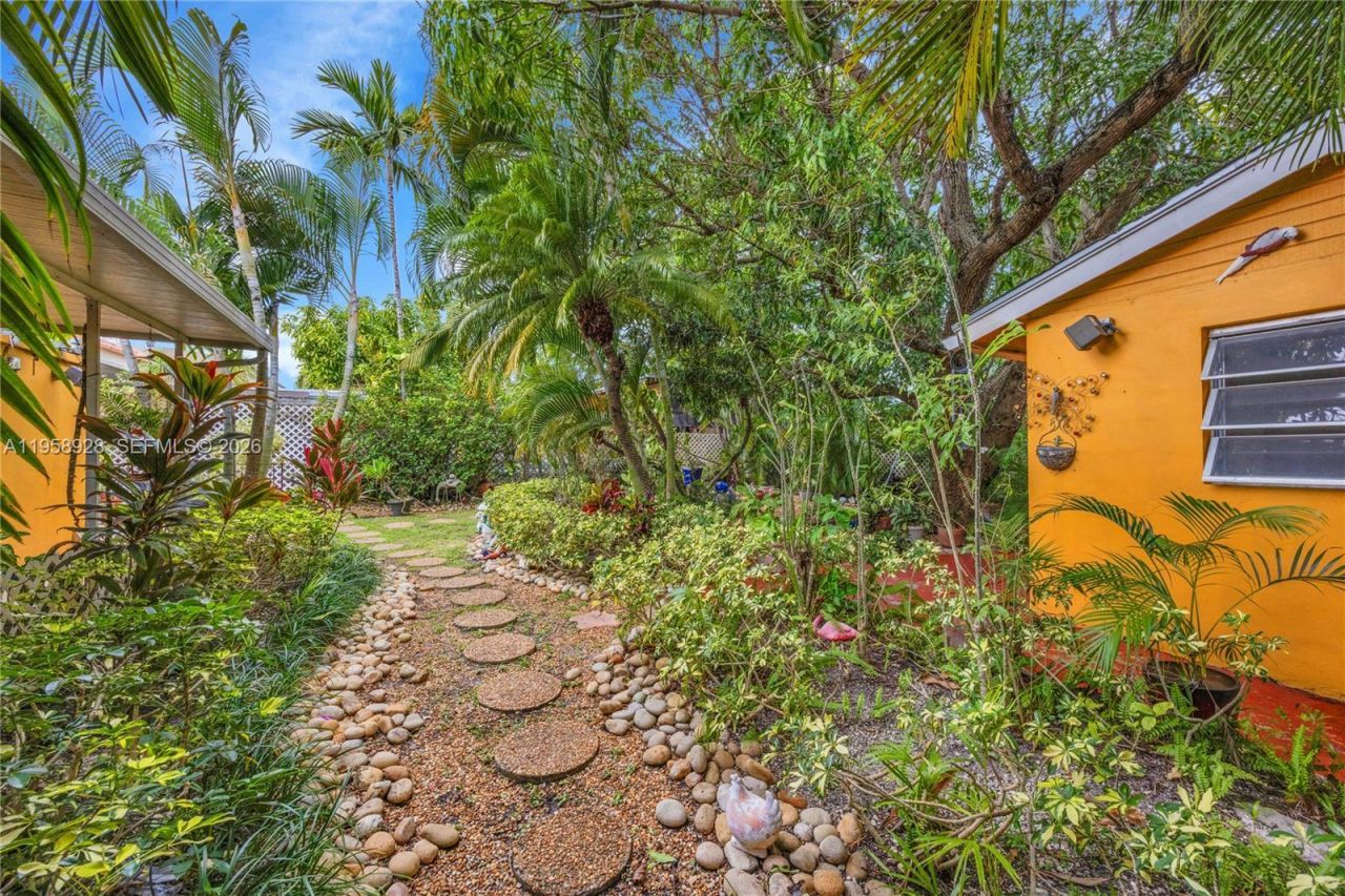 1025 SW 11th St, Miami, FL 33129 Photo