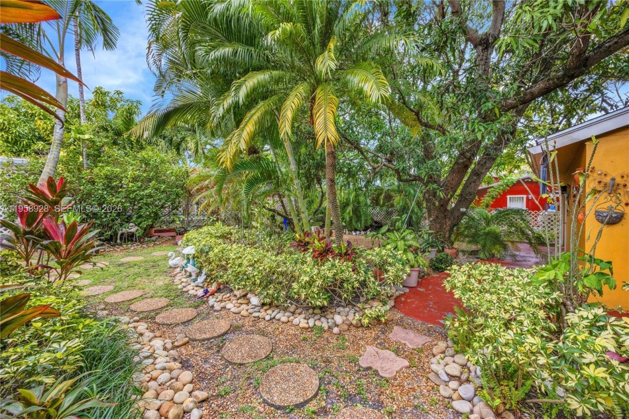 1025 SW 11th St, Miami, FL 33129 Photo