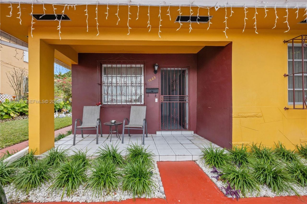 1025 SW 11th St, Miami, FL 33129 Photo