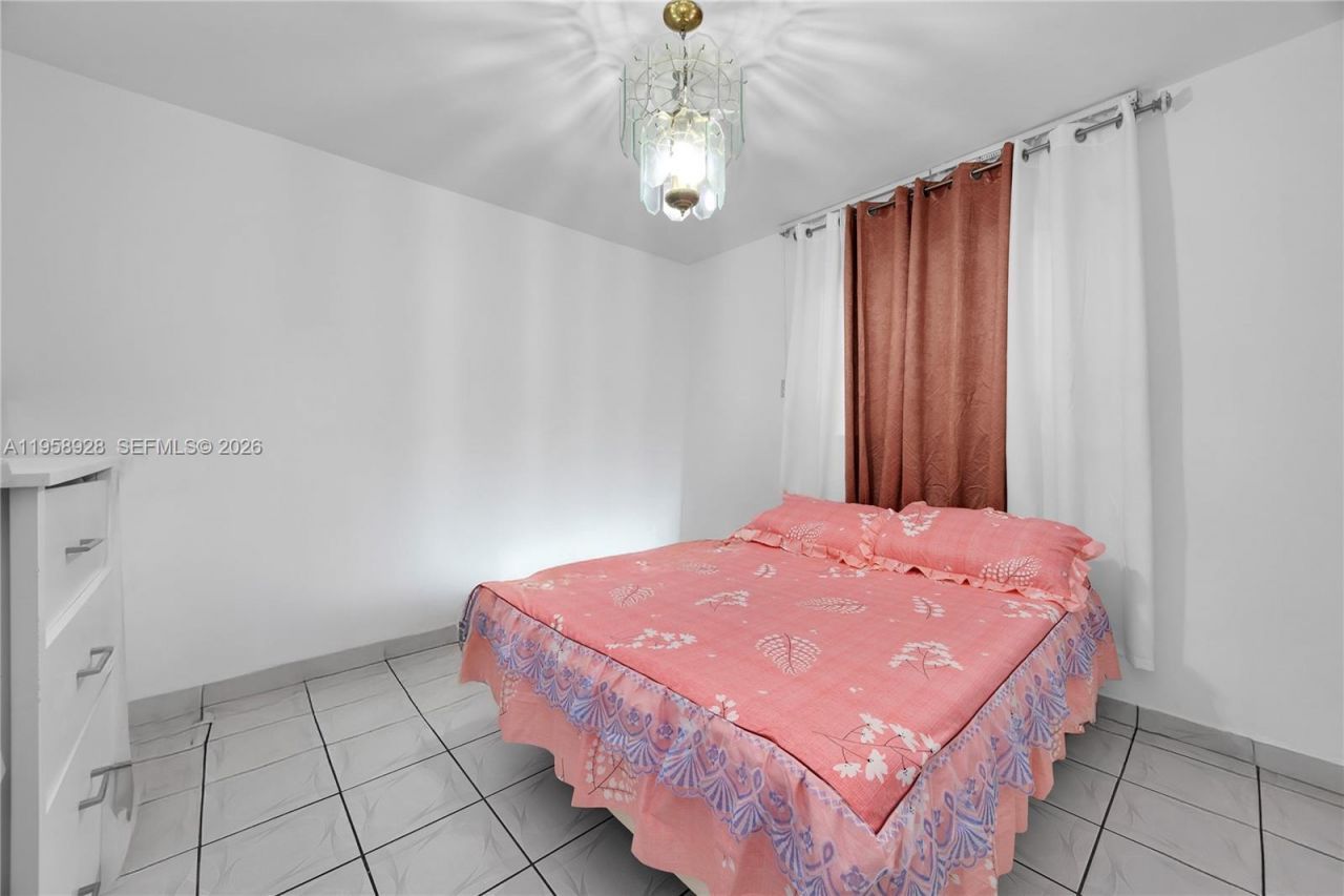 1025 SW 11th St, Miami, FL 33129 Photo