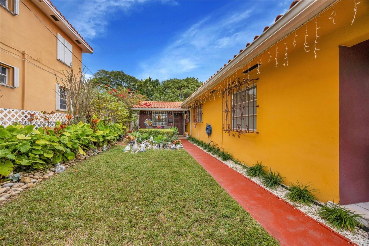 1025 SW 11th St, Miami, FL 33129 Photo