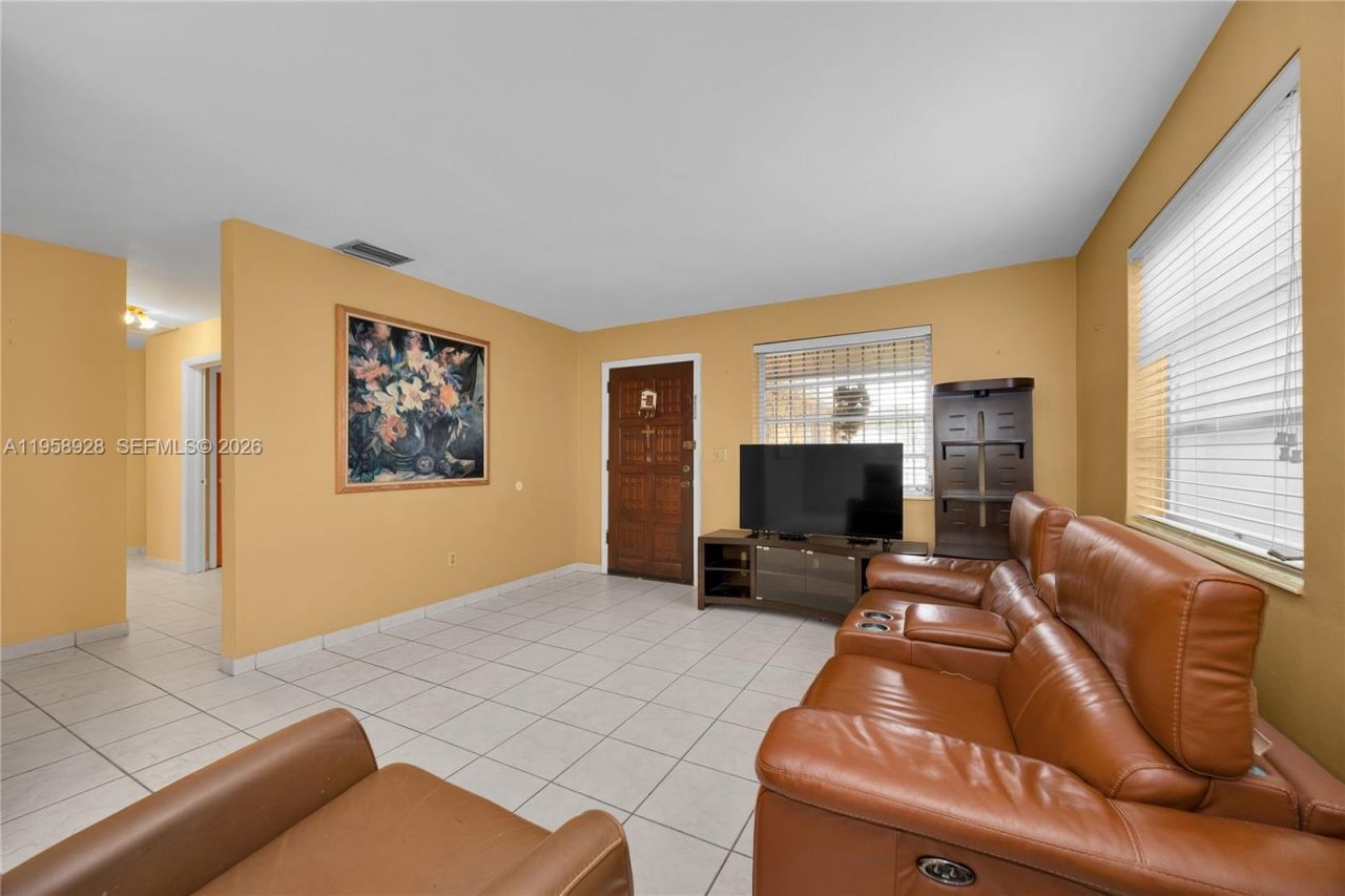 1025 SW 11th St, Miami, FL 33129 Photo