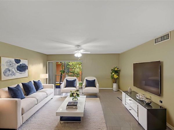 9459 SW 76th St, Unit R7, Miami, FL 33173