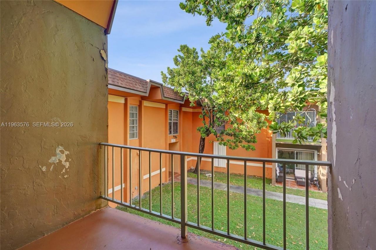 9459 SW 76th St, Unit R7, Miami, FL 33173 Photo