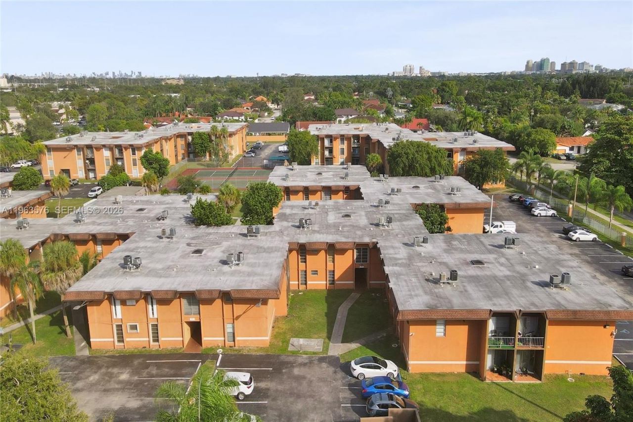 9459 SW 76th St, Unit R7, Miami, FL 33173 Photo