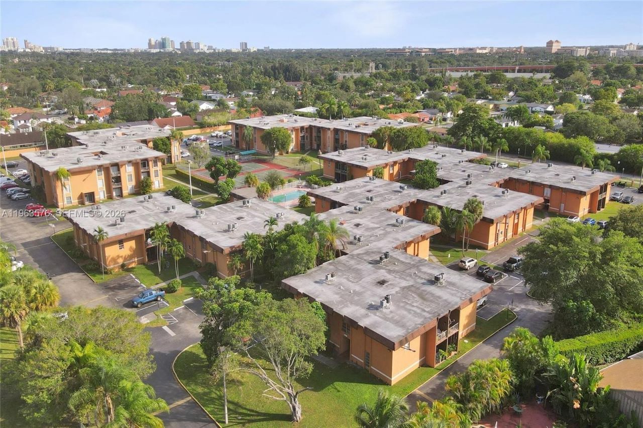 9459 SW 76th St, Unit R7, Miami, FL 33173 Photo