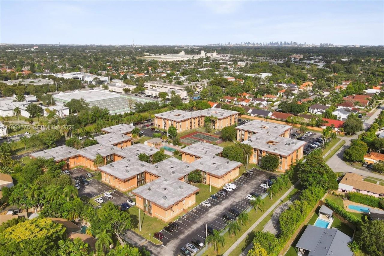 9459 SW 76th St, Unit R7, Miami, FL 33173 Photo