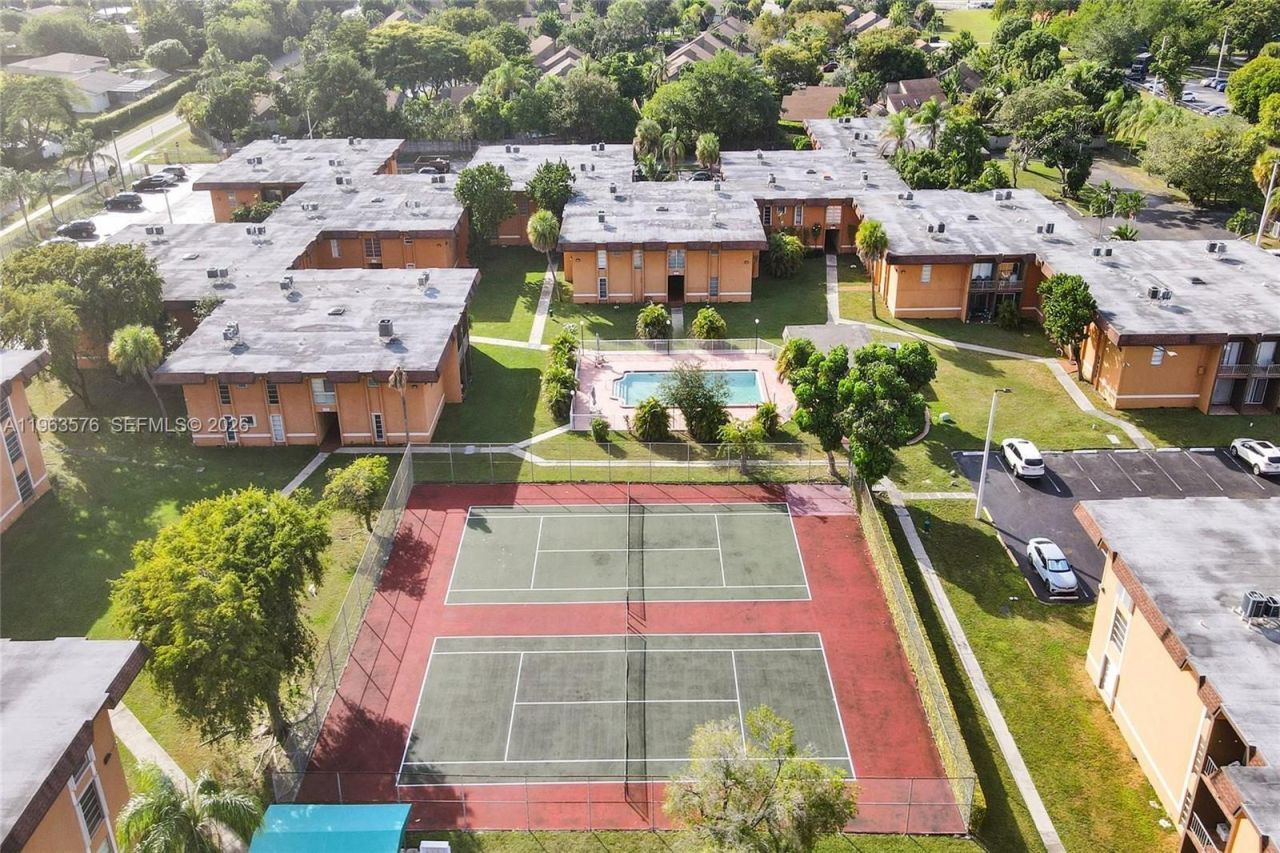 9459 SW 76th St, Unit R7, Miami, FL 33173 Photo