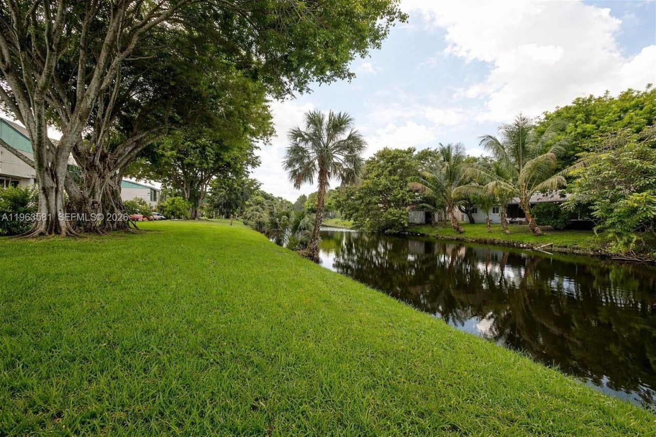 2075 NW 46th Ave, Unit I201, Lauderhill, FL 33313 Photo