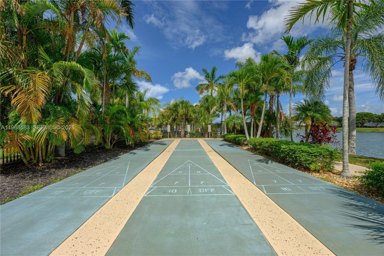 5560 Lakeside Dr , Unit 204, Margate, FL 33063 Photo