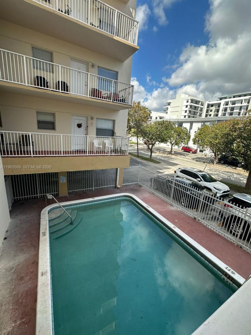 2008 N Jackson St, Unit B4, Hollywood, FL 33020 Photo