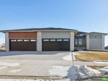 20658 Laurel Avenue, Elkhorn, NE 68022