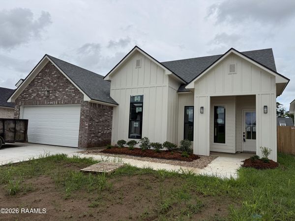 107 Fountain Meadow Drive, Broussard, LA 70518