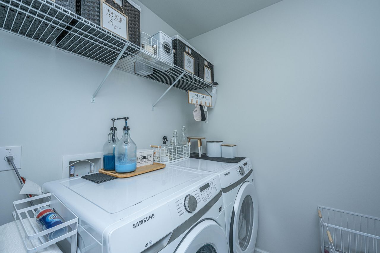 436 Navona Drive Photo 32