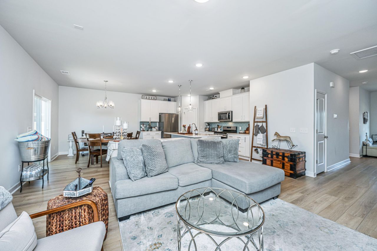 436 Navona Drive Photo 8