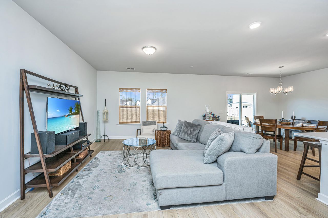 436 Navona Drive Photo 9