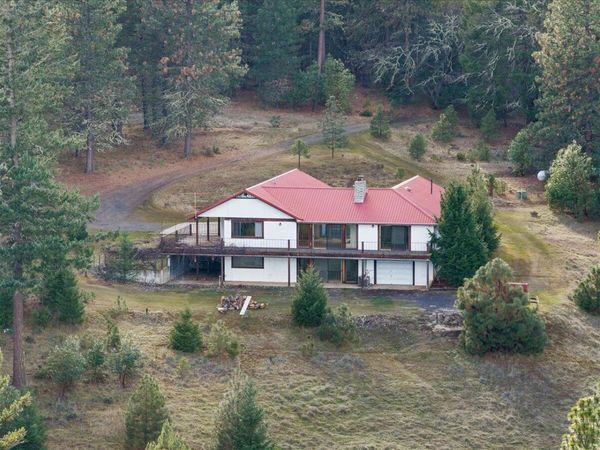 2501 Wagon Trail Drive, Jacksonville, OR 97530
