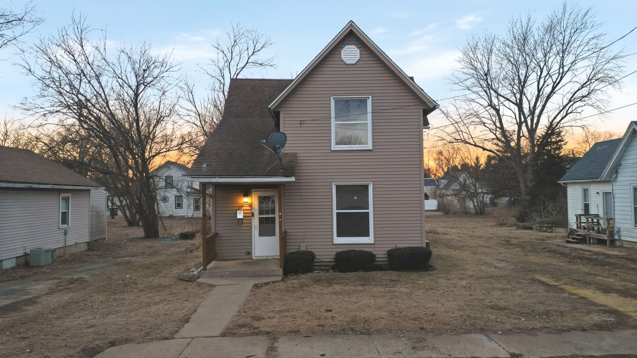 119 Douglas Avenue, Dixon, IL 61021 Main Photo
