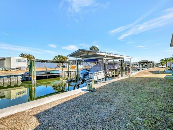 132 W SAINT LUCIA LOOP, APOLLO BEACH, FL 33572