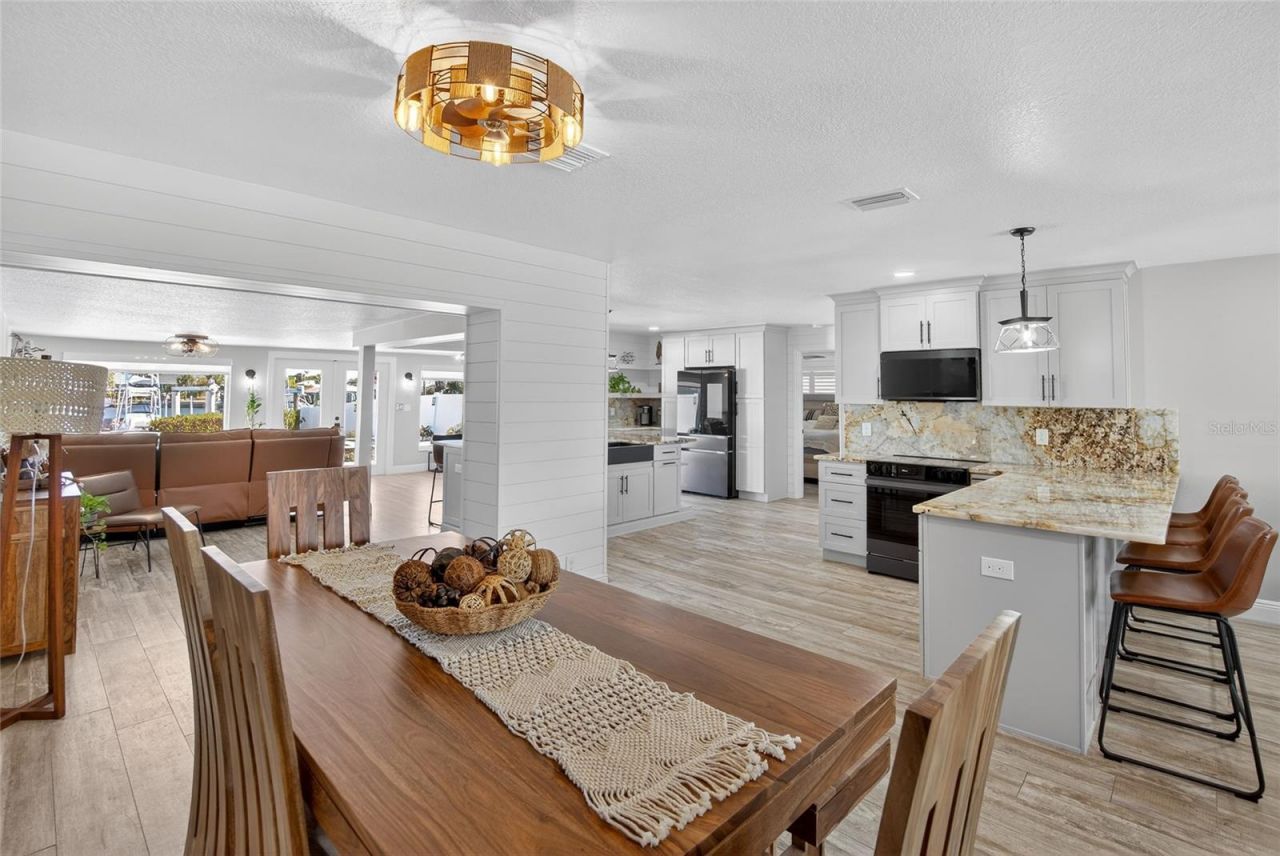 6404 Lake Sunrise Drive, Apollo Beach, FL 33572 Photo