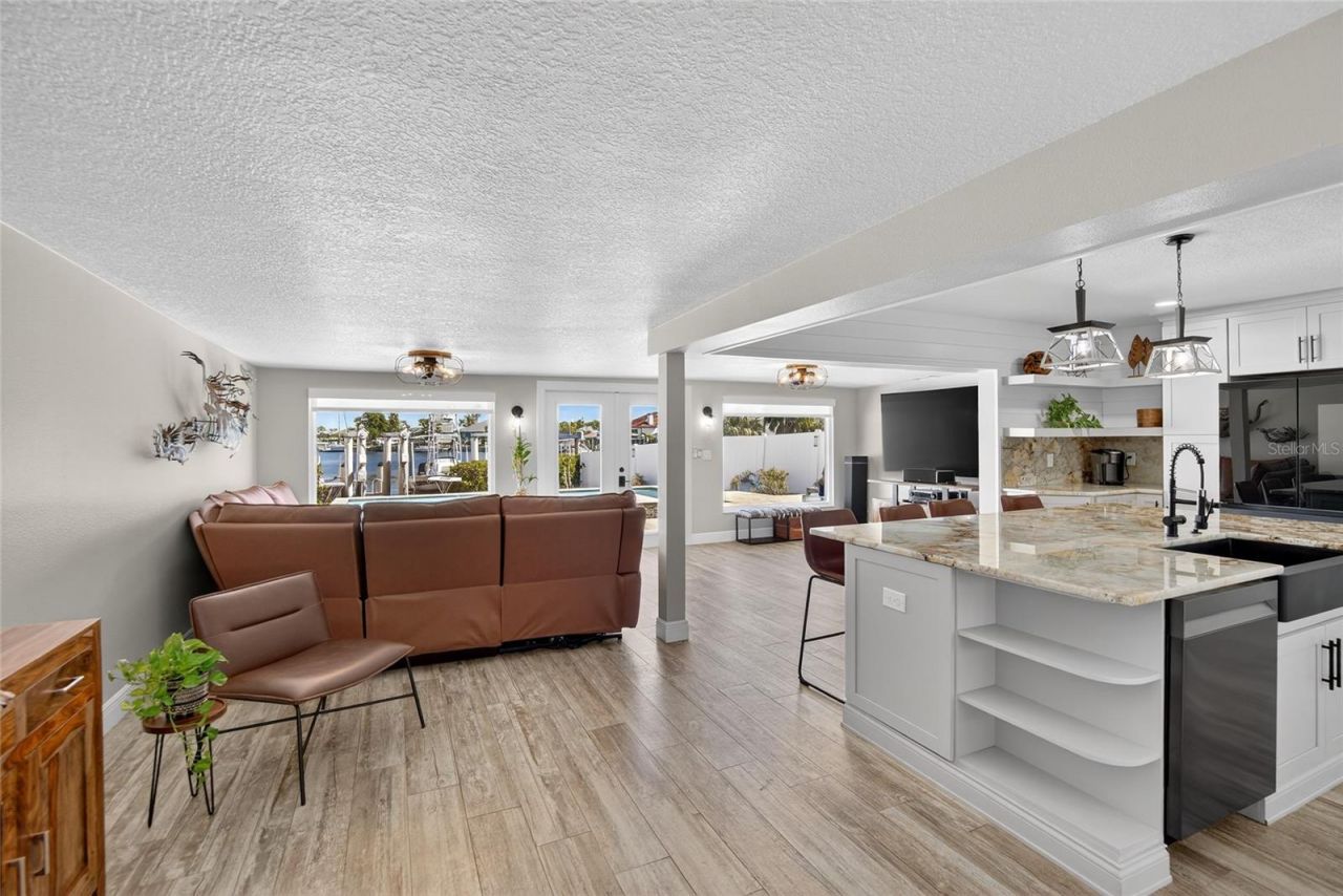6404 Lake Sunrise Drive, Apollo Beach, FL 33572 Photo