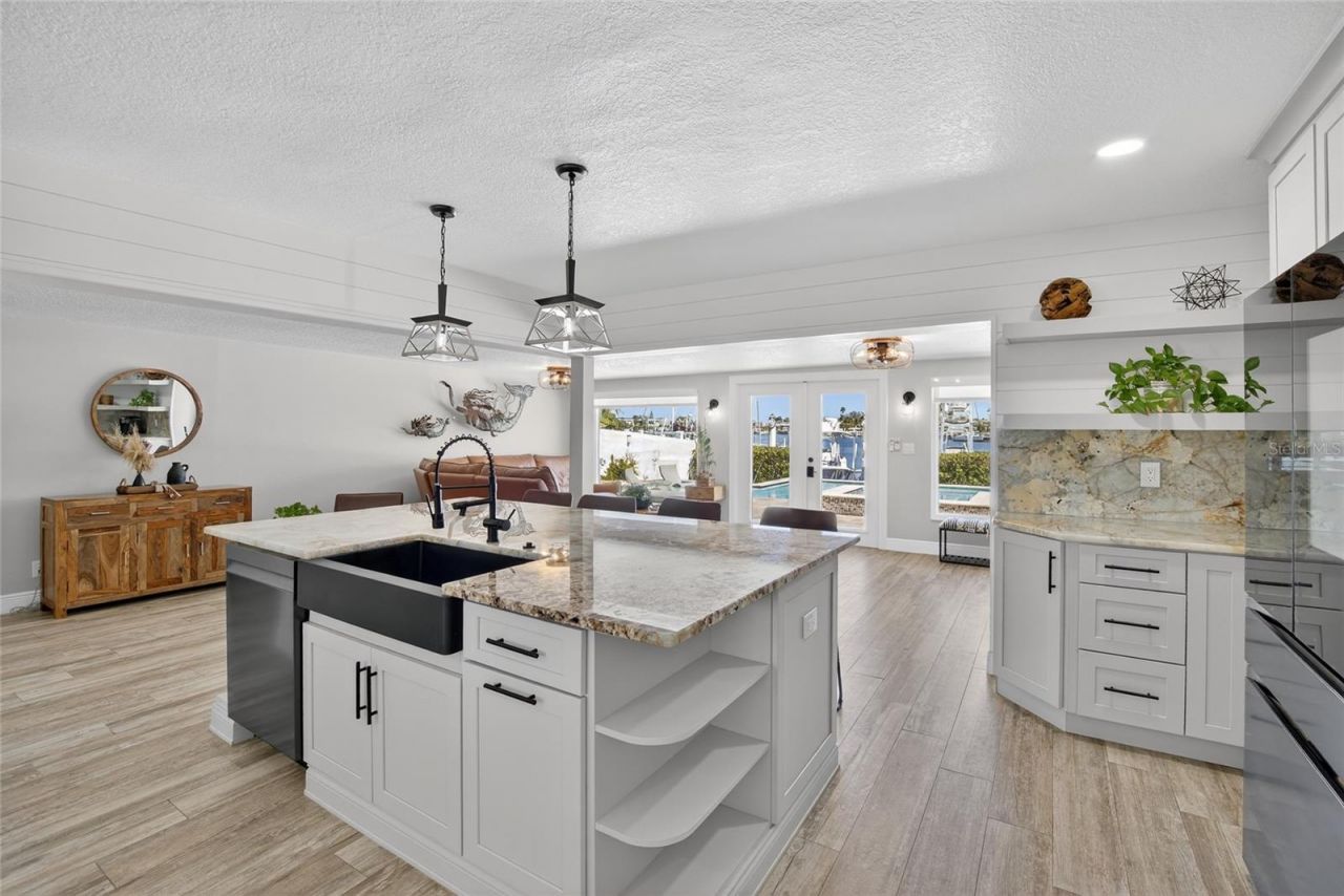 6404 Lake Sunrise Drive, Apollo Beach, FL 33572 Photo