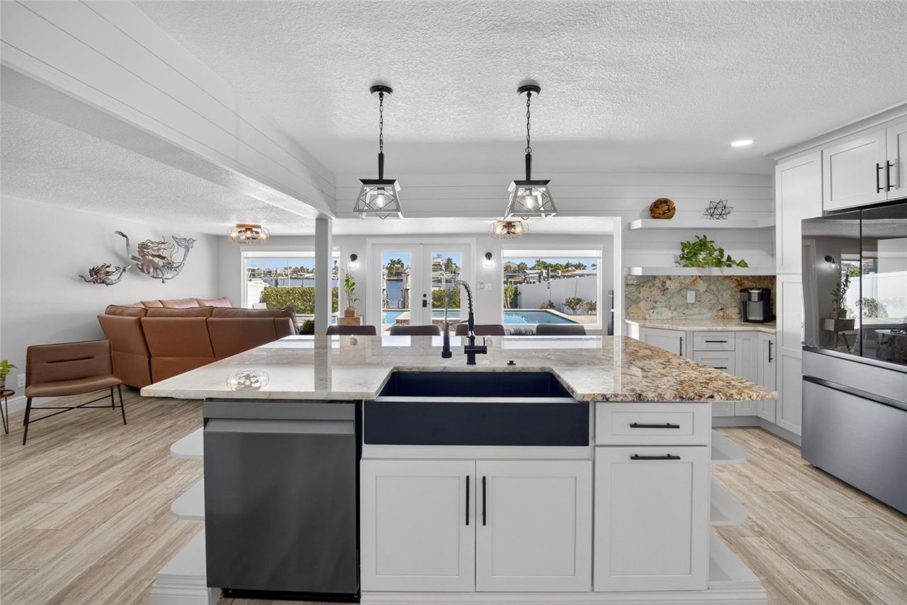 6404 Lake Sunrise Drive, Apollo Beach, FL 33572 Photo
