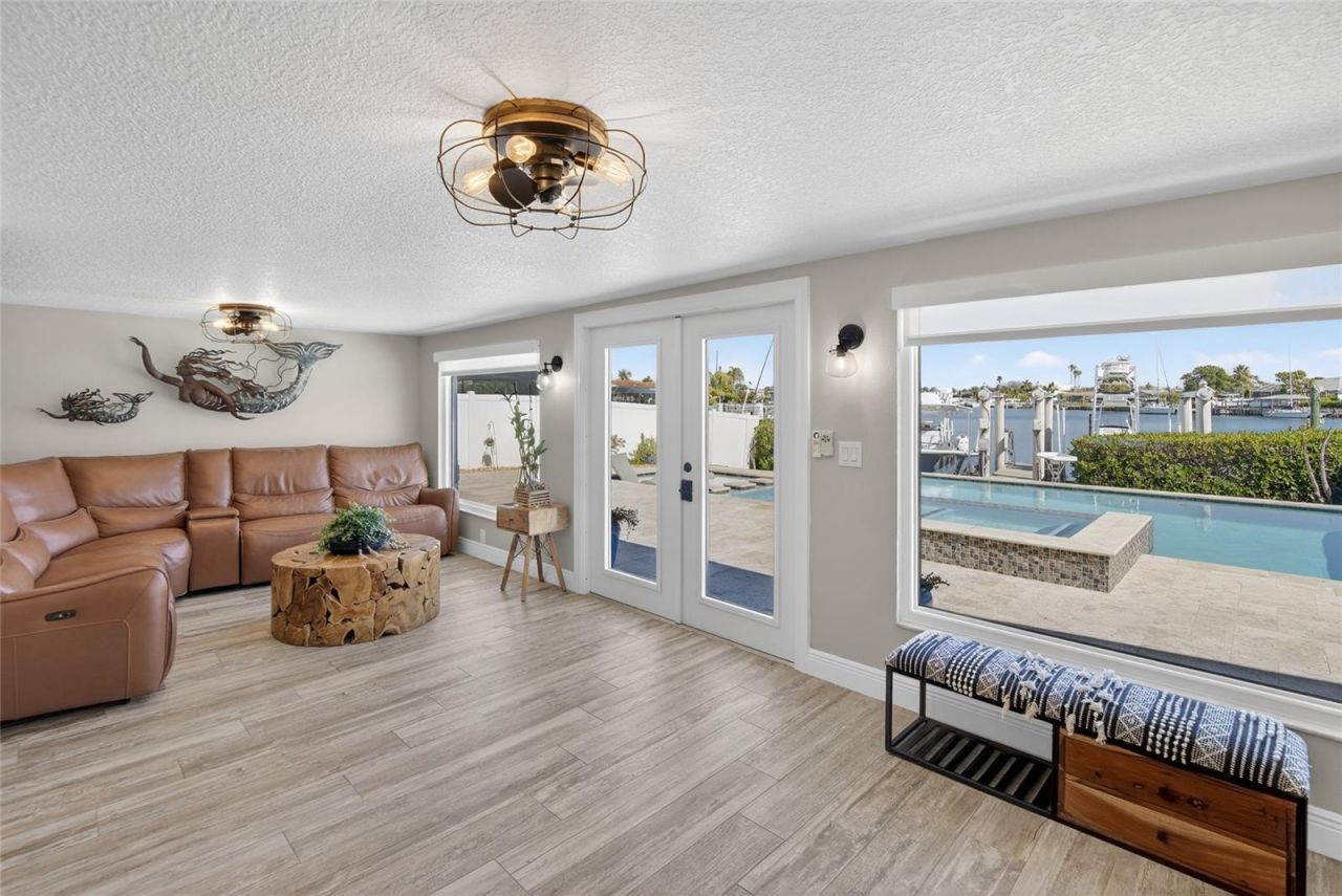6404 Lake Sunrise Drive, Apollo Beach, FL 33572 Photo