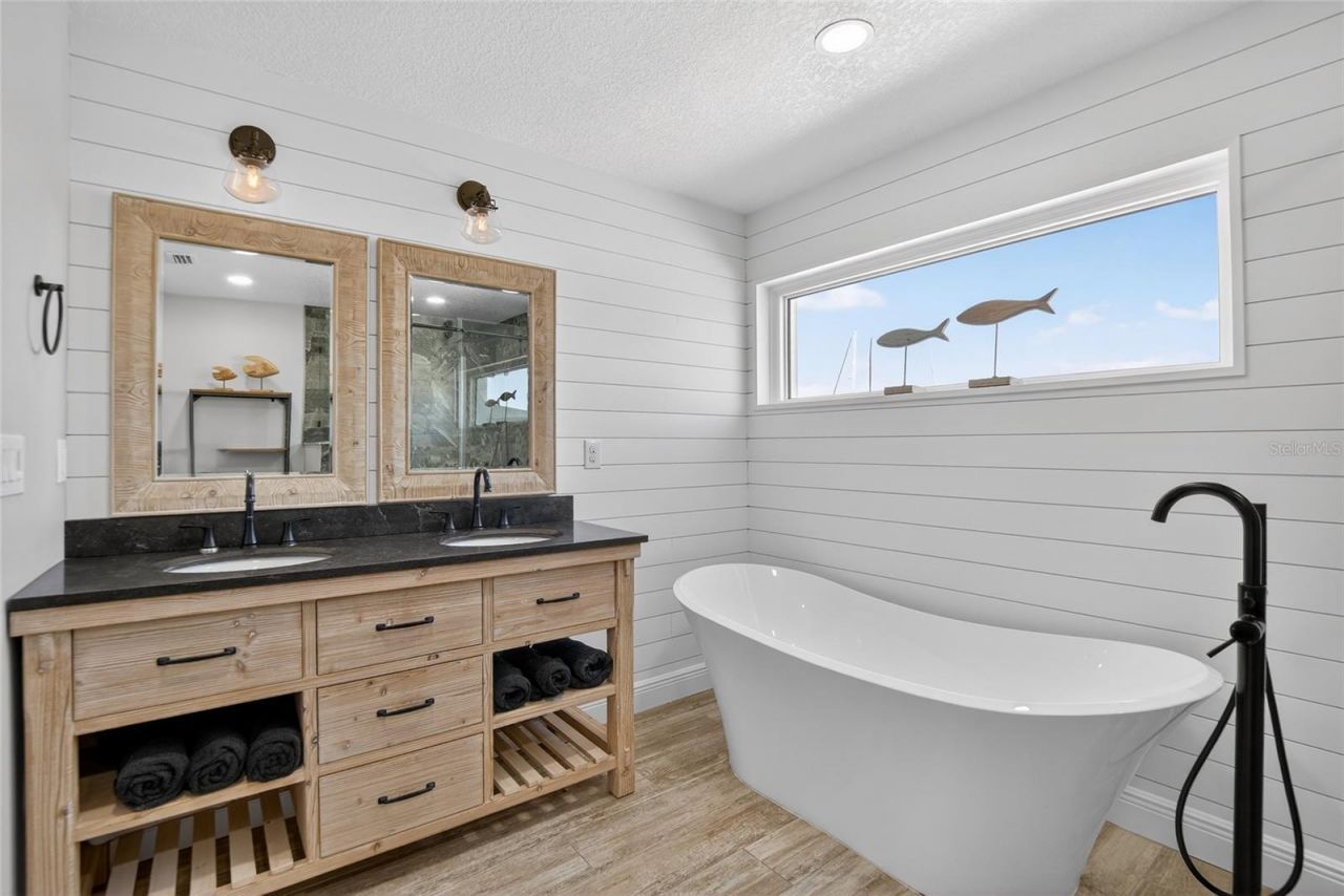 6404 Lake Sunrise Drive, Apollo Beach, FL 33572 Photo