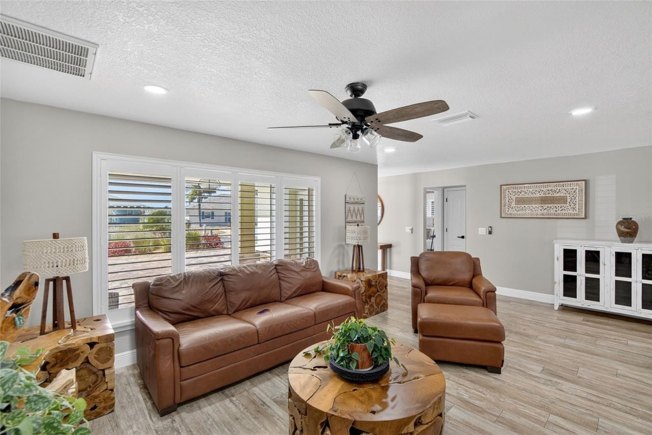 6404 Lake Sunrise Drive, Apollo Beach, FL 33572 Photo